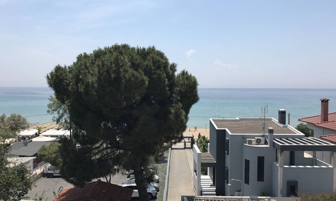 Nea Moudania Apartment | Central flat on Halkidiki/200m to beach