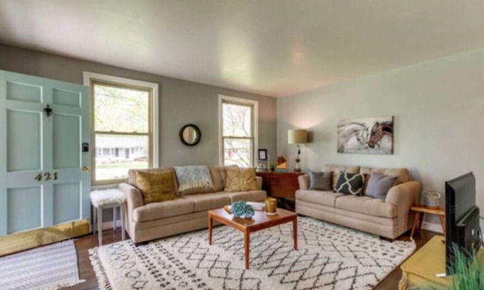 Franklin Apartment | Central Franklin Duplex w/Walkable Coffee Spots