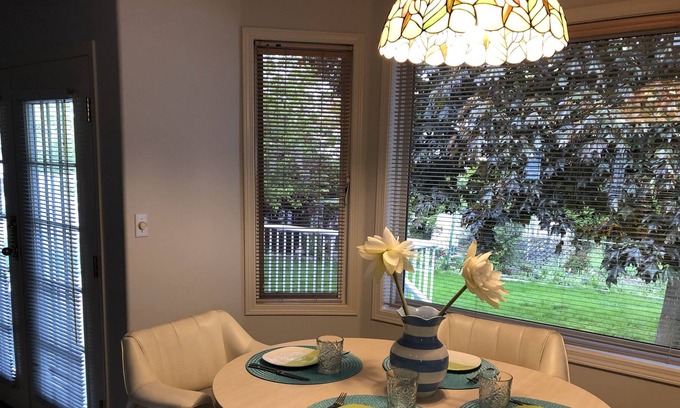 Central Okanagan House | Central Glenmore!! Close to Beach and Downtown! Calm & peacfull
