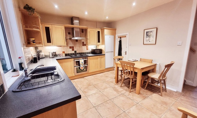 Lancaster House | Central Lancaster City Centre Cosy Terraced Gemn2 min walk from train station