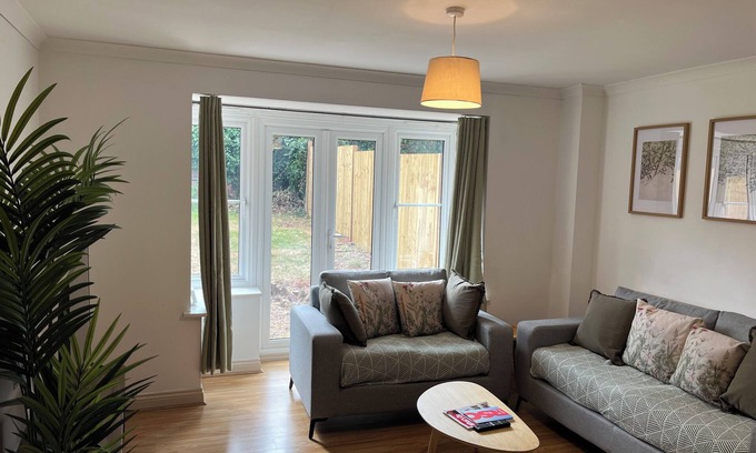 Coventry House | Central, Modern, Entire 3 rooms, 2.5 baths house