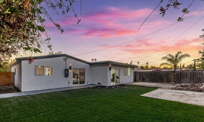 North Clairemont Cottage | Central, Renovated & Private Guesthouse