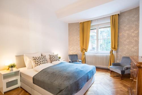 Budavar Apartment | Central - Spacious - Classic Charm
