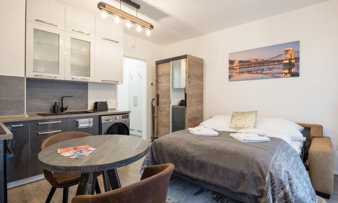 Csarnok negyed Apartment | Central Sphere Apartment