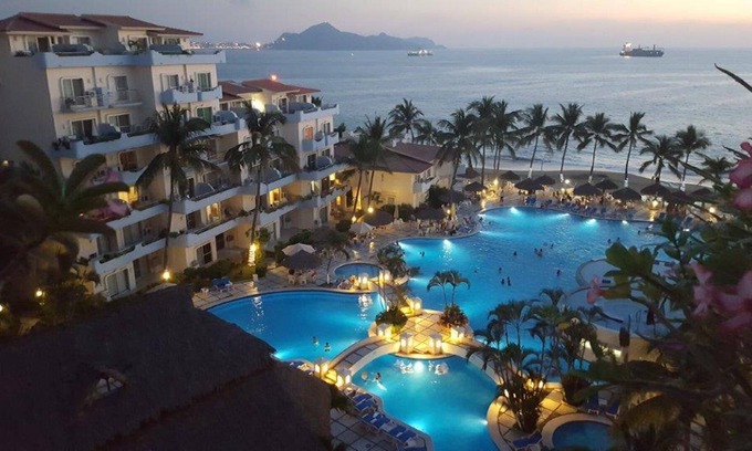Salagua Condo | Central to Everything - Our 𝗣𝗲𝗻𝘁𝗵𝗼𝘂𝘀𝗲 𝗦𝘂𝗶𝘁𝗲 has an amazing view