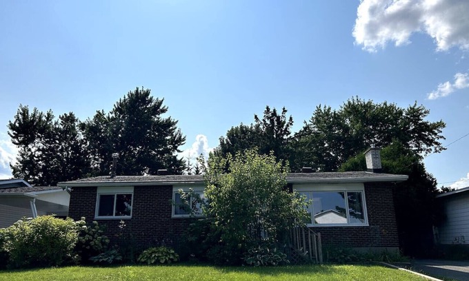 Downtown Gatineau House | Centrally located, 5BR Bungalow