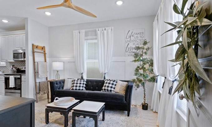 Downtown Apartment | Centrally located downtown 1/1, perfect for traveling workers