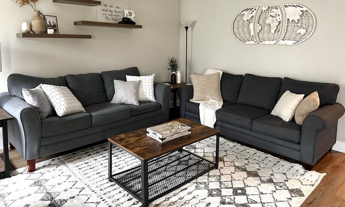 Karns House | Centrally located home in a quiet neighborhood! Perfect for traveling families.