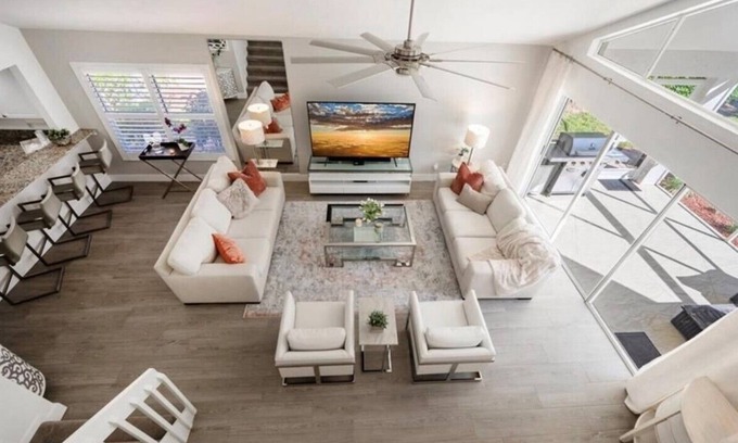 Grey Oaks House | CENTRALLY located house.