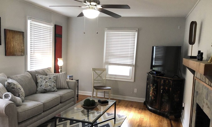Huntsville House | Centrally located Huntsville home away from home