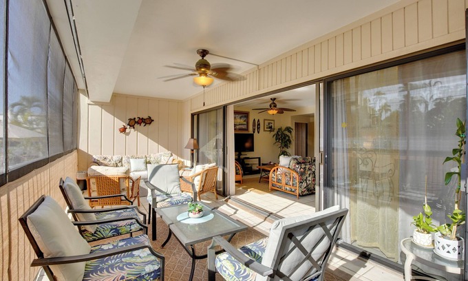 Historic Kailua Village Condo | Centrally Located Kailua-Kona Condo w/Lanai!