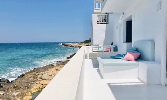 Naousa Apartment | Centrally located Naoussa seafront studio Casa Medusa with amazing view!
