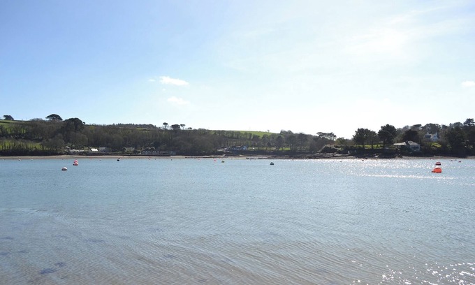 Helston Cottage | Centrally located on the Lizard Peninsula within easy reach of attractions and Lands End.