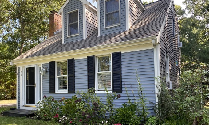 Centerville House | Centrally Located Quintessential Cape Cod Retreat