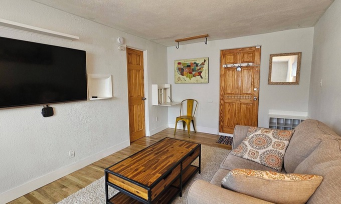 Highland Apartment | Centrally Located Top-Floor Studio Apartment