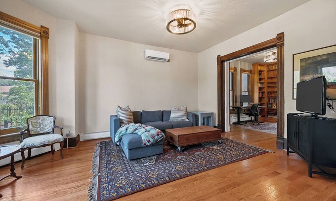 Lincoln Park House | Centrally Located Victorian Home Near Downtown