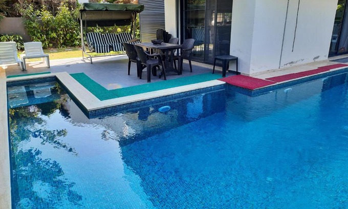 Cesme Villa | Centrally located villa with private pool 150m to the sea-Merkezi konumda denize 150m özel havuzlu villa