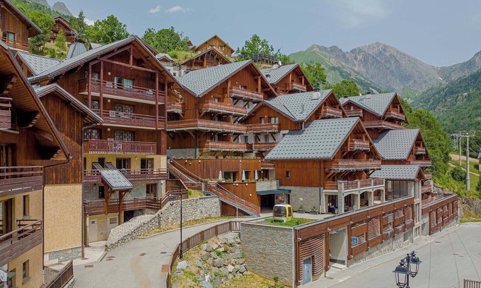 Vaujany Apartment | Centre-ville! Studio pour 4 + proche des remontées