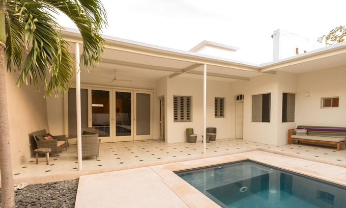 Barrio de Santiago House | CENTRO MID-CENTURY MODERN