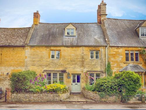 Moreton-in-Marsh House | Century House