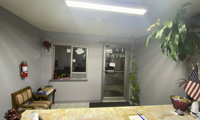 Marlow Hotel | Century inn motel