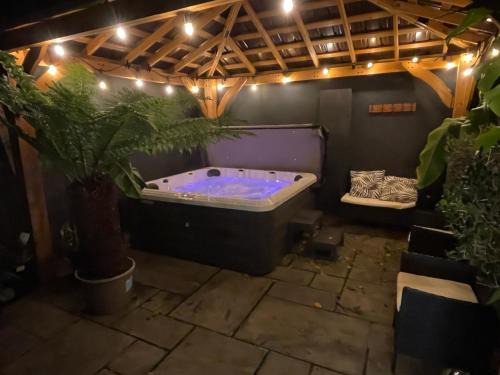 Llandaff North Ski Chalet | CF14