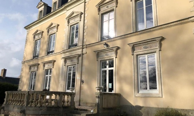 Parennes Bed & Breakfast | Château XIXe avec parc, chambres spacieuses et petit déjeuner local, proche forêt et cité médiévale - FR-1-410-411