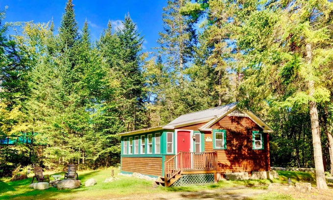 Franconia Cottage | CH Adorable cottage in Franconia minutes from Cannon, Franconia Notch! Fire Pit, wifi, laundry