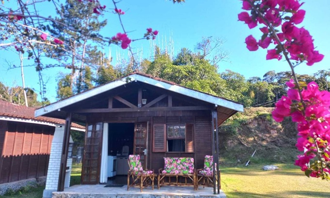 Juquitiba Ski Chalet | Chalé Ipê Amarelo, Dentro da Mata Atlântica, 1hr de SP - Petfriendly