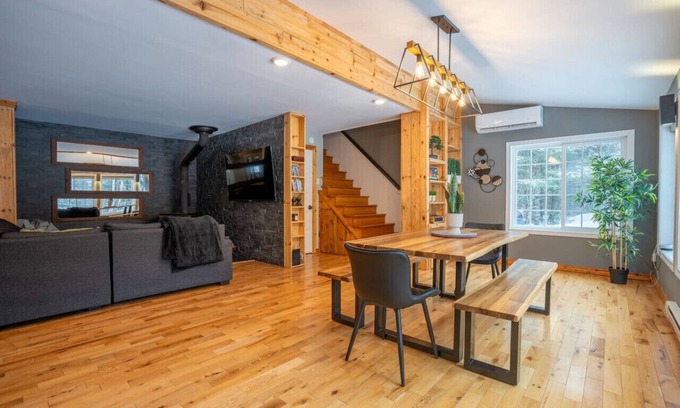 Matawinie Regional County Municipality Ski Chalet | Chalet Synergie|Hot Tub | River & Kayaks |Sleeps 8