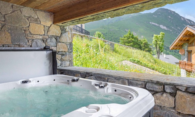 Les Belleville Ski Chalet | Chalet with jacuzzi, sauna, 6 bedrooms in Saint-Martin-de-Belleville