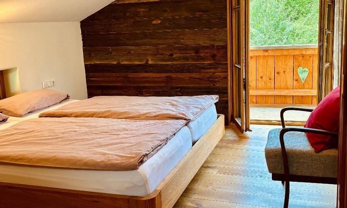 Viechtach Apartment | Chalet (150sqm) with Finnish sauna and fully equipped kitchen