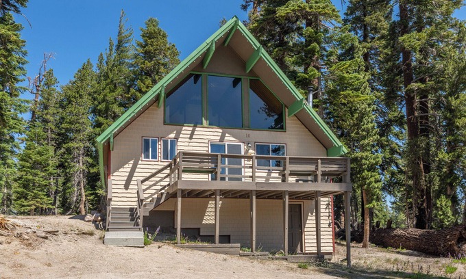 Mammoth Lakes Ski Chalet | Chalet #16, Slope Side Ski in Ski Out Spacious Fam