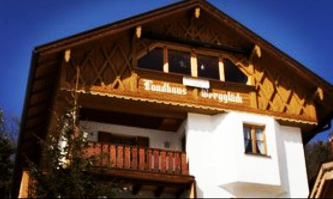 Mittenwald Ski Chalet | Chalet '1a Alpen Panorama Hütte' with Mountain View, Private Loggia and Wi-Fi