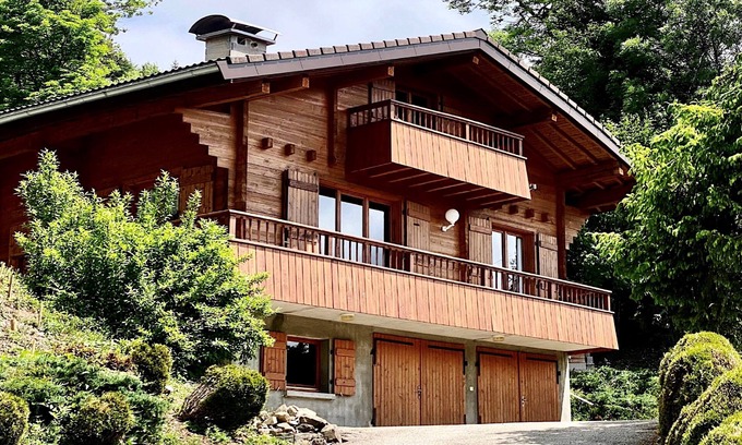 Manigod Ski Chalet | Chalet 70 m2, quiet, south-facing, in Manigod, F 74230, near La Clusaz & Annecy