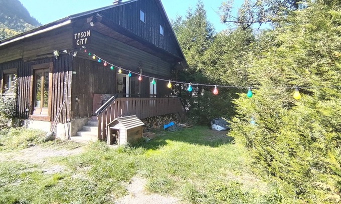Entremont Ski Chalet | Chalet 8 people - Large garden + river