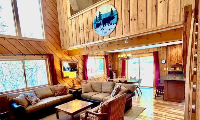 West Dover Ski Chalet | Chalet at Mt Snow, ski-home, free shuttle