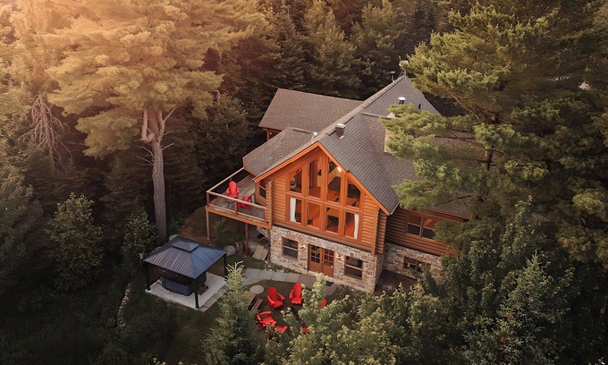 Fiddler Lake Resort Ski Chalet | Chalet Authentik 50: Indoor & outdoor heated pools, Hot tub, Lake & Resort