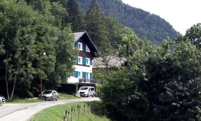 Saint-Jean-dʼAulps Bed & Breakfast | Chalet B&B, sleeps 8 - 12, free ski shuttle