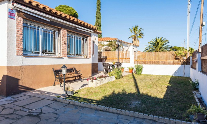 Miami Platja Ski Chalet | Chalet 'Casa Thaiker' with Mountain Views, Garden, BBQ & A/C