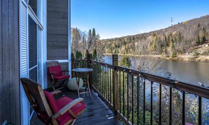 Saint-Faustin-Lac-Carre Cottage | Chalet le Colibri -Bord de l'eau et des pistes de ski.