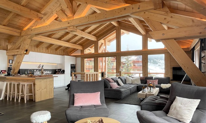 Montgenevre Ski Chalet | Chalet Cerf Blanc - 6 bedrooms - ideal 10 to 16 people - skilockers on slopes