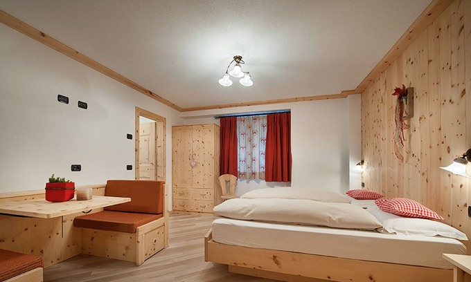 Livigno Ski Chalet | Chalet 'Chalet Sara Apartments' with Mountain View, Private Garden and Wi-Fi