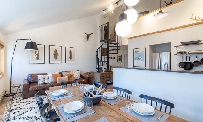 Telluride Condo | Chalet chic! Short walk to ski, river, hot tub & parking