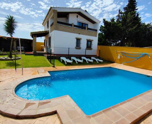 Conil de la Frontera House | Chalet de dos plantas con jardín, solo familias y parejas