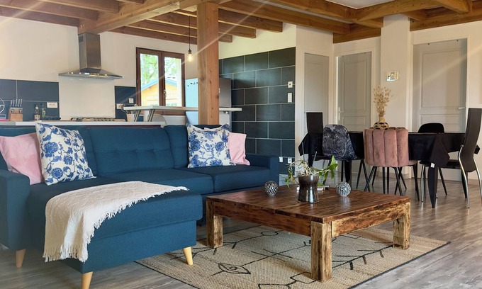 Turenne Ski Chalet | Chalet de Russac - 6 personnes - Jardin clôturé avec terrasse aménagée