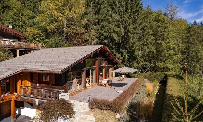 Les Praz-de-Chamonix Ski Chalet | Chalet Des Drus - view on the mountains
