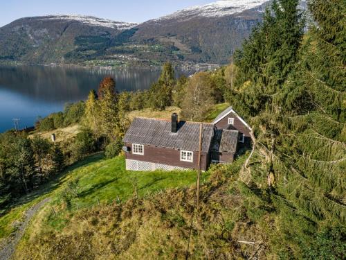 Olden Ski Chalet | Chalet Eiketun by Interhome