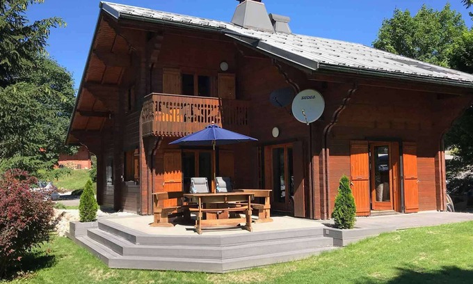 La Chapelle-d'Abondance Ski Chalet | Chalet Louis FAMILY SKI CHALET 4 bedroom open plan chalet - sleeps 9