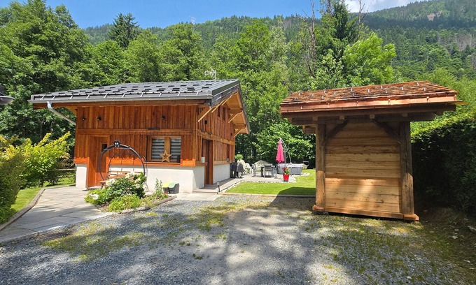 Saint-Gervais-les-Bains Ski Chalet | Chalet "Pierre d'Anatase" with Mountain View, Terrace, Garden and Wi-Fi